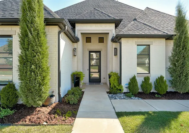 Photo 3 of Single family home for sale at 1117 Gateway Brg Rd, Edmond, OK 73034 | MLS# 1252655 | Listing updated on 2026-10-08