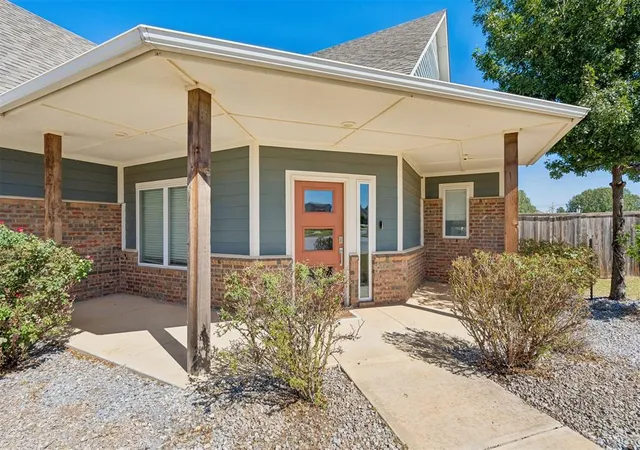 Photo 3 of Single family home for sale at 10500 Glover River Dr, Yukon, OK 73099 | MLS# 1252669 | Listing updated on 2026-10-10