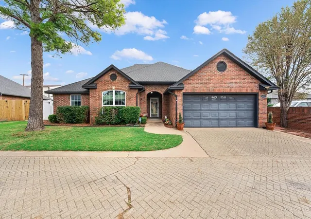 Single family home for sale at 1422 N Cyn Way, Guthrie, OK 73044 | MLS# 1252675
