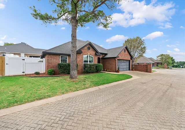 Photo 1 of Single family home for sale at 1422 N Cyn Way, Guthrie, OK 73044 | MLS# 1252675 | Listing updated on 2026-10-09
