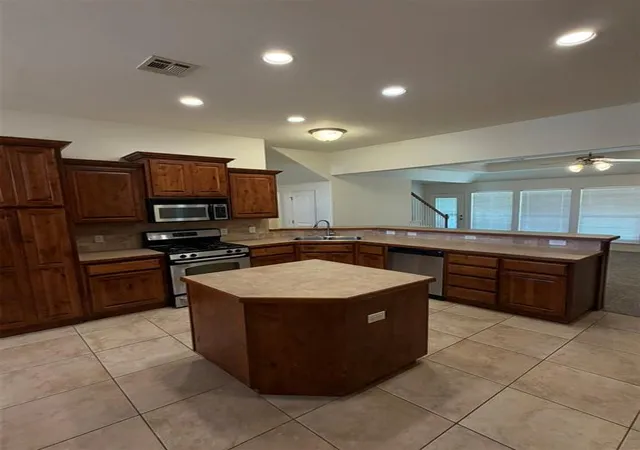 Photo 3 of Single family home for sale at 2721 W Quinton St, Broken Arrow, OK 74011 | MLS# 1252681 | Listing updated on 2026-10-08
