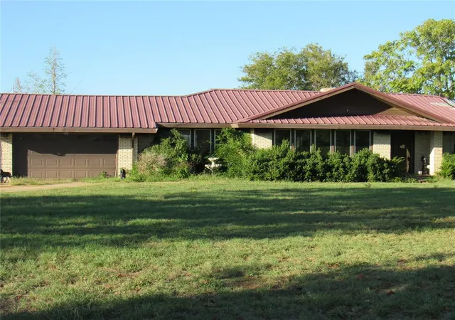 Photo 1 of Single family home for sale at 37304 Lake Rd, Shawnee, OK 74801 | MLS# 1252685 | Listing updated on 2026-10-08