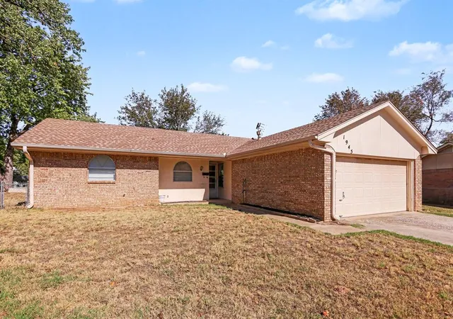 Photo 3 of Single family home for sale at 1945 Beverly Hills St, Norman, OK 73072 | MLS# 1252690 | Listing updated on 2026-10-08