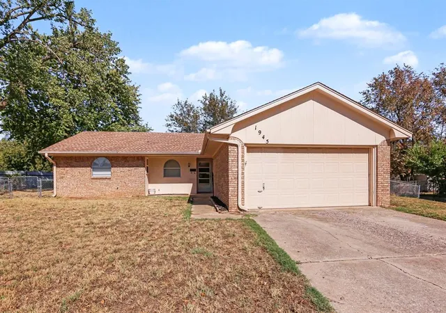 Photo 3 of Single family home for sale at 1945 Beverly Hills St, Norman, OK 73072 | MLS# 1252690 | Listing updated on 2026-10-08