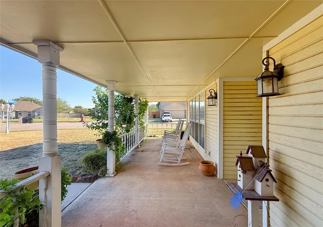 Photo 3 of Single family home for sale at 1933 Parkside Ct, Moore, OK 73160 | MLS# 1252698 | Listing updated on 2026-10-08