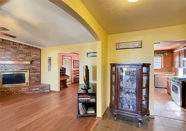 Photo 4 of Single family home for sale at 1933 Parkside Ct, Moore, OK 73160 | MLS# 1252698 | Listing updated on 2026-10-08