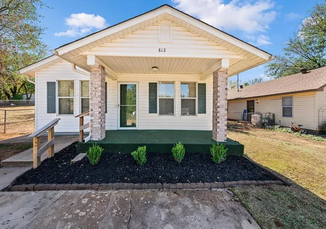 Photo 1 of Single family home for sale at 812 Se 19th Street, Oklahoma City, OK 73129 | MLS# 1252705 | Listing updated on 2026-10-08