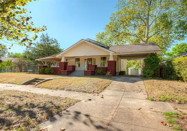 Single family home for sale at 424 W Adams St, Purcell, OK 73080 | MLS# 1252709