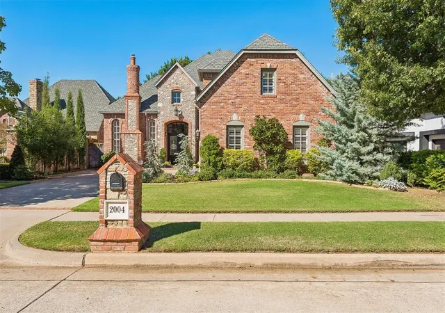 Single family home for sale at 2004 Wyckham Pl, Norman, OK 73072 | MLS# 1252713
