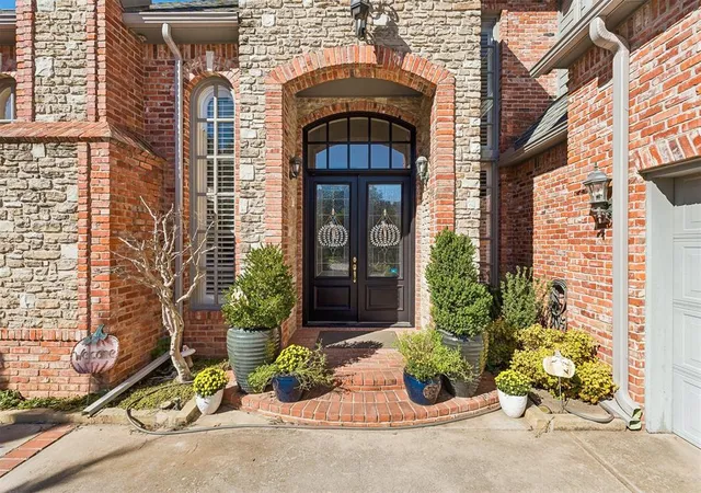 Photo 3 of Single family home for sale at 2004 Wyckham Pl, Norman, OK 73072 | MLS# 1252713 | Listing updated on 2026-10-09