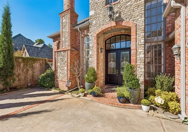 Photo 4 of Single family home for sale at 2004 Wyckham Pl, Norman, OK 73072 | MLS# 1252713 | Listing updated on 2026-10-09