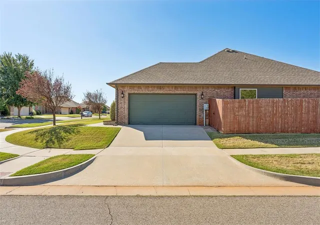 Photo 4 of Single family home for sale at 15925 Burkett Cir, Edmond, OK 73013 | MLS# 1252723 | Listing updated on 2026-10-08