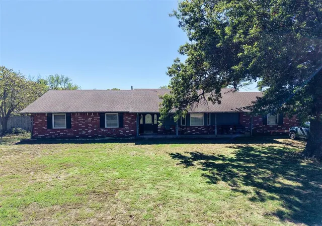 Single family home for sale at 815 W Date St, Okemah, OK 74859 | MLS# 1252738