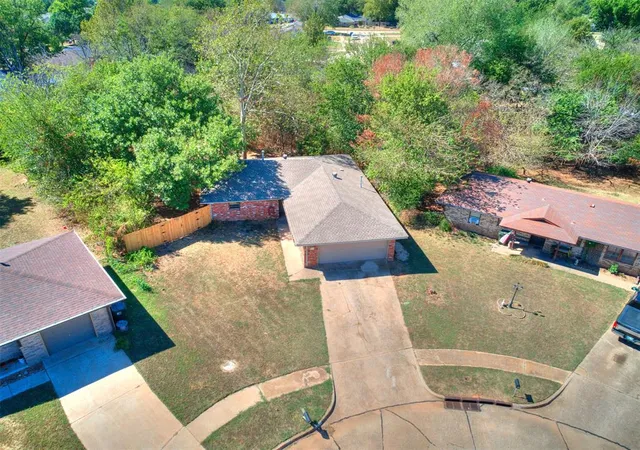 Photo 2 of Single family home for sale at 1606 Briarcliff Ct, Norman, OK 73071 | MLS# 1252741 | Listing updated on 2026-10-08
