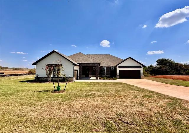 Single family home for sale at 4000 Blue Ridge Ave, Norman, OK 73072 | MLS# 1252748