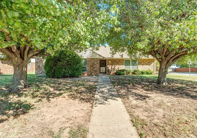 Photo 1 of Single family home for sale at 8801 Nw 92nd Street, Oklahoma City, OK 73132 | MLS# 1252758 | Listing updated on 2026-10-09