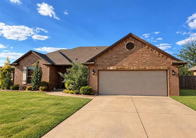 Single family home for sale at 371 Bailey St, Blanchard, OK 73010 | MLS# 1252767