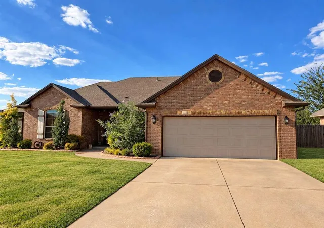 Single family home for sale at 371 Bailey St, Blanchard, OK 73010 | MLS# 1252767