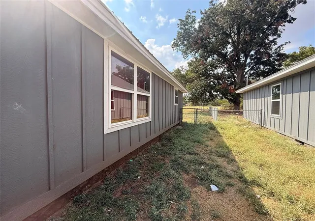 Photo 3 of Single family home for sale at 708 S Sheppard St, Chickasha, OK 73018 | MLS# 1252799 | Listing updated on 2026-10-08