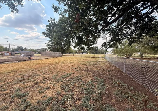 Photo 4 of Single family home for sale at 708 S Sheppard St, Chickasha, OK 73018 | MLS# 1252799 | Listing updated on 2026-10-08