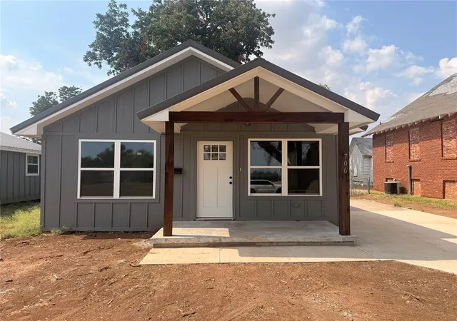 Photo 1 of Single family home for sale at 706 S Sheppard St, Chickasha, OK 73018 | MLS# 1252807 | Listing updated on 2026-10-08