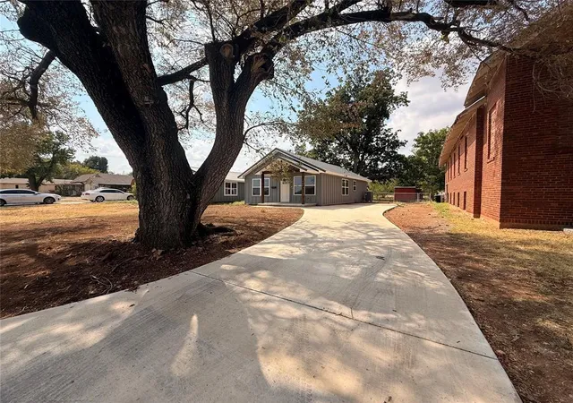 Photo 3 of Single family home for sale at 706 S Sheppard St, Chickasha, OK 73018 | MLS# 1252807 | Listing updated on 2026-10-08