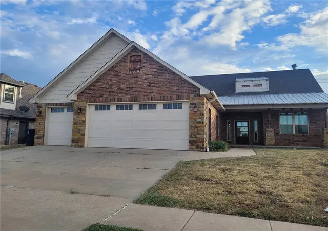 Photo 1 of Single family home for sale at 11424 Nw 109th Street, Yukon, OK 73099 | MLS# 1252809 | Listing updated on 2026-10-08