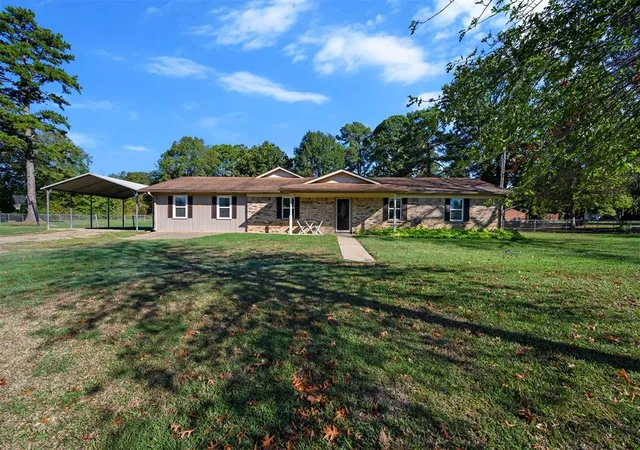 Single family home for sale at 221 Randall Rd, Broken Bow, OK 74728 | MLS# 1252810