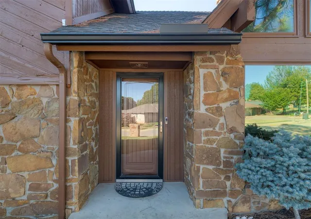 Photo 3 of Single family home for sale at 608 Woodlawn Dr, Yukon, OK 73099 | MLS# 1252816 | Listing updated on 2026-10-09
