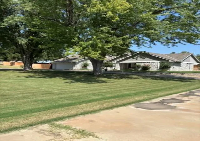 Photo 3 of Single family home for sale at 1611 E Coffee Crk Rd, Edmond, OK 73034 | MLS# 1252821 | Listing updated on 2026-10-28
