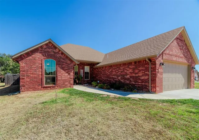 Photo 3 of Single family home for sale at 26890 Bridlewood Dr, Blanchard, OK 73010 | MLS# 1252824 | Listing updated on 2026-10-09