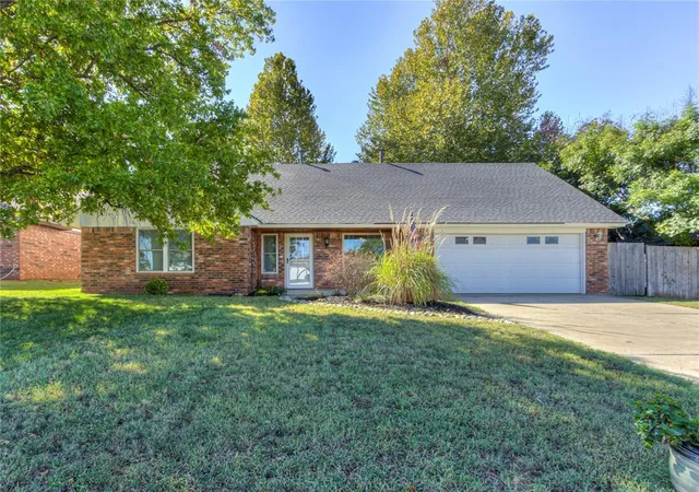Single family home for sale at 7260 Skylark Ln, Oklahoma City, OK 73162 | MLS# 1252825