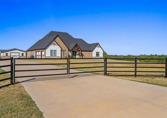 Single family home for sale at 11825 SW 114th Circle, Mustang, OK 73064 | MLS# 1252826