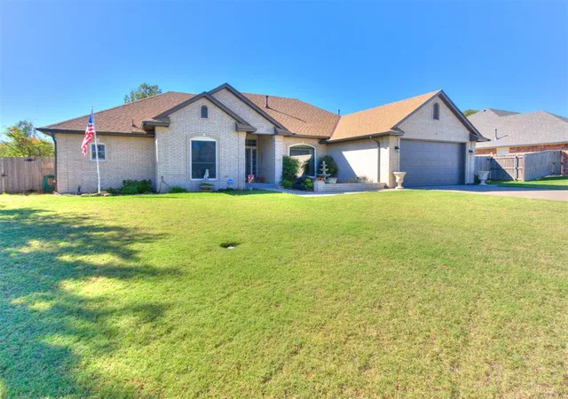 Single family home for sale at 12608 Chisholm Spur, Yukon, OK 73099 | MLS# 1252833