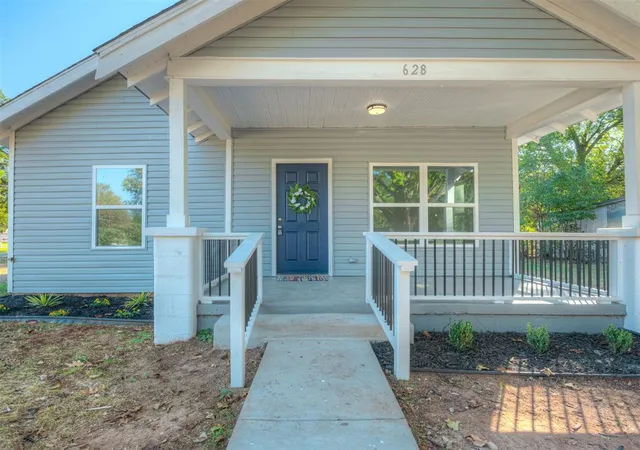 Photo 1 of Single family home for sale at 628 N 10th Street, Chickasha, OK 73018 | MLS# 1252836 | Listing updated on 2026-10-10