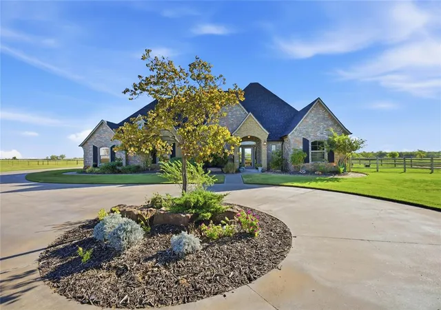 Single family home for sale at 2900 Fontaine Pl, El Reno, OK 73036 | MLS# 1252838