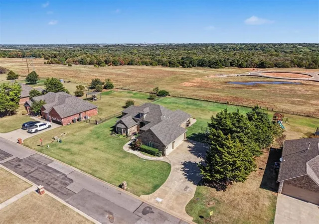 Photo 2 of Single family home for sale at 8606 Venezia Ln, Edmond, OK 73034 | MLS# 1252839 | Listing updated on 2026-10-08