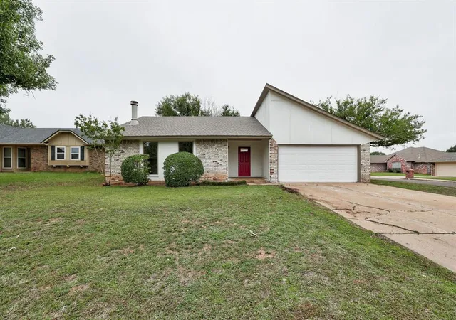 Photo 2 of Single family home for sale at 2712 Clover Glen Dr, Edmond, OK 73013 | MLS# 1252840 | Listing updated on 2026-10-08