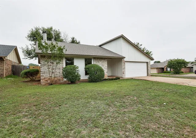 Photo 3 of Single family home for sale at 2712 Clover Glen Dr, Edmond, OK 73013 | MLS# 1252840 | Listing updated on 2026-10-08