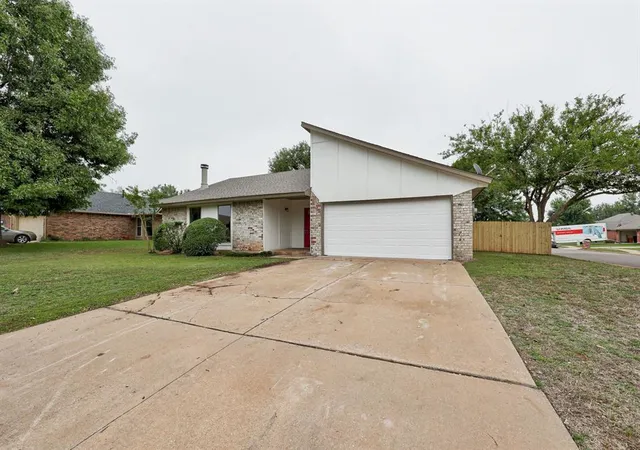 Photo 3 of Single family home for sale at 2712 Clover Glen Dr, Edmond, OK 73013 | MLS# 1252840 | Listing updated on 2026-10-09