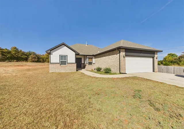 Photo 1 of Single family home for sale at 11601 Split Oak Cir, Guthrie, OK 73044 | MLS# 1252843 | Listing updated on 2026-10-08
