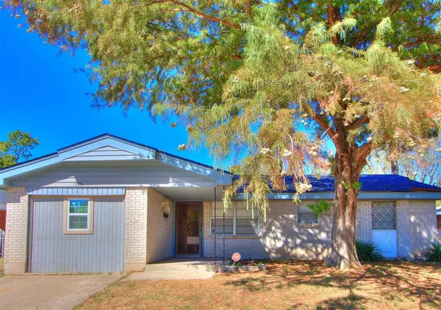 Photo 3 of Single family home for sale at 1305 Juniper Cir, Oklahoma City, OK 73110 | MLS# 1252849 | Listing updated on 2026-10-09