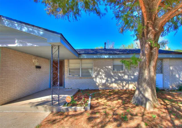 Photo 3 of Single family home for sale at 1305 Juniper Cir, Oklahoma City, OK 73110 | MLS# 1252849 | Listing updated on 2026-10-09