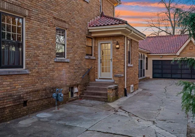 Photo 2 of Single family home for sale at 1928 N Broadway Ave, Shawnee, OK 74804 | MLS# 1252850 | Listing updated on 2026-10-09
