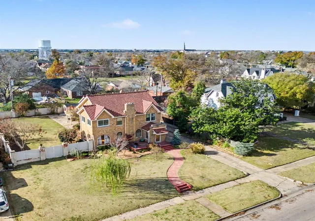 Photo 3 of Single family home for sale at 1928 N Broadway Ave, Shawnee, OK 74804 | MLS# 1252850 | Listing updated on 2026-10-09