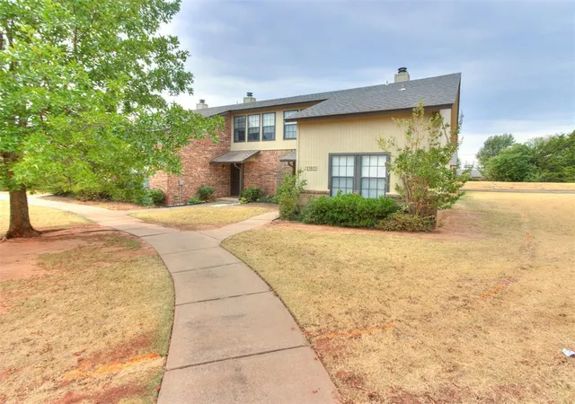 Photo 2 of Townhouse for sale at 13819 W Xing Way, Edmond, OK 73013 | MLS# 1252854 | Listing updated on 2026-10-09