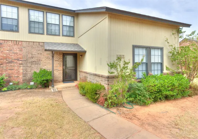 Photo 3 of Townhouse for sale at 13819 W Xing Way, Edmond, OK 73013 | MLS# 1252854 | Listing updated on 2026-10-09