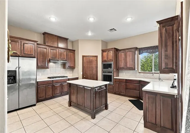 Photo 4 of Single family home for sale at 10300 Sundance Dr, Yukon, OK 73099 | MLS# 1252860 | Listing updated on 2026-10-09