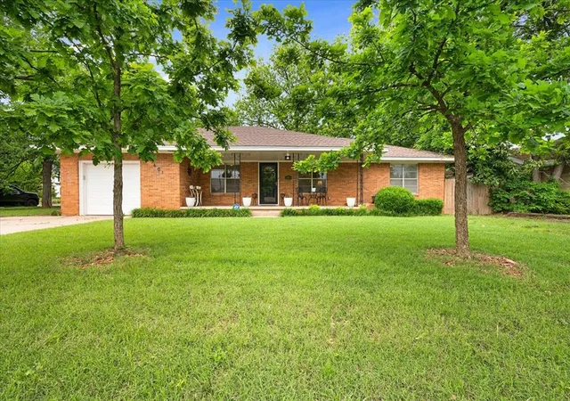 Single family home for sale at 601 S Findlay Ave, Norman, OK 73071 | MLS# 1252861
