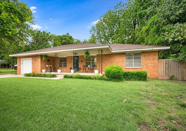 Photo 2 of Single family home for sale at 601 S Findlay Ave, Norman, OK 73071 | MLS# 1252861 | Listing updated on 2026-10-10